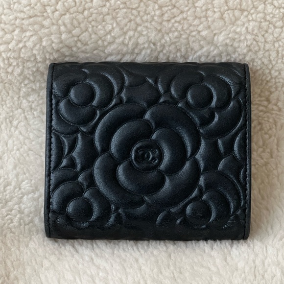 Auth Chanel Black Camellia Tri-fold Compact Wallet - Good Condition - Picture 2 of 16